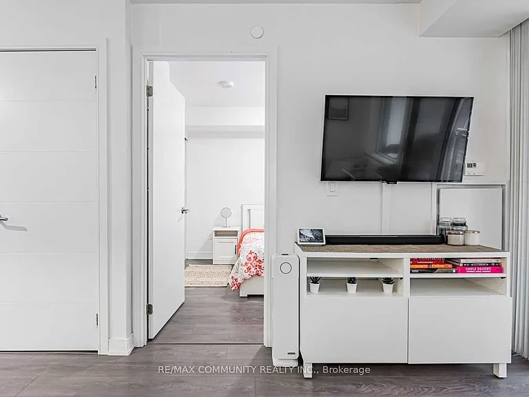 525 Adelaide St W #631 — Photo 14