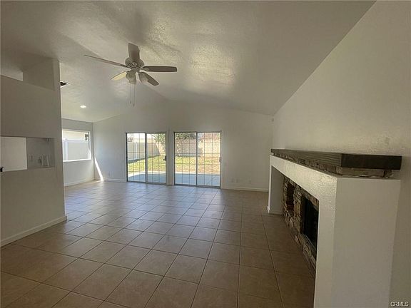 3rd image of 32785 Royal Oak Ln