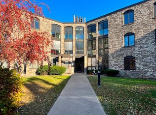 1850 Eagle Ridge Dr #E205, Mendota Heights, MN 55118