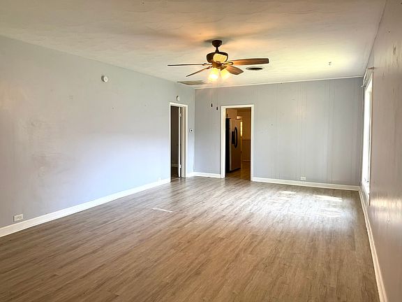 5th image of 806 E Boulevard St