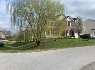 11 Victoria Ln, Charles Town, WV 25414