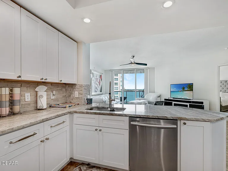 231 Riverside Dr #1006 — Photo 13