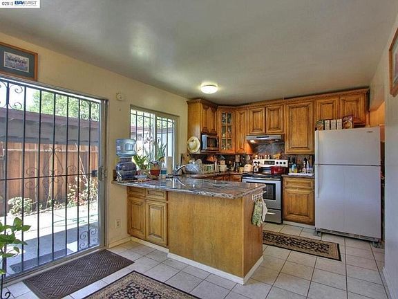 4th image of 292 Guanacaste Ct