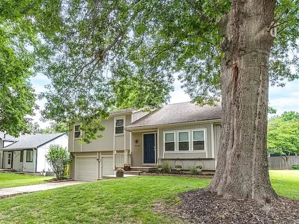 9132 Darnell St, Lenexa, KS 66215