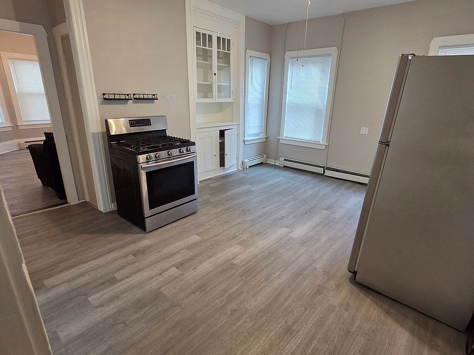 1st image of 114 Jewett St Floor 1
