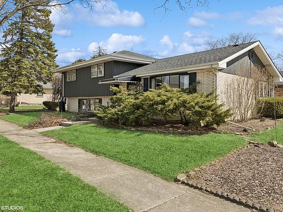 2nd image of 3001 Buckingham Ave