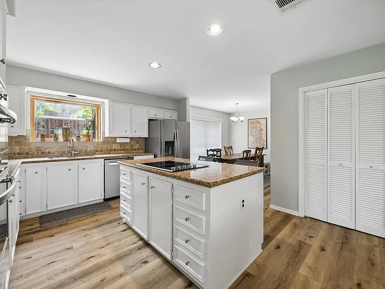 12107 Burgoyne Dr — Photo 11