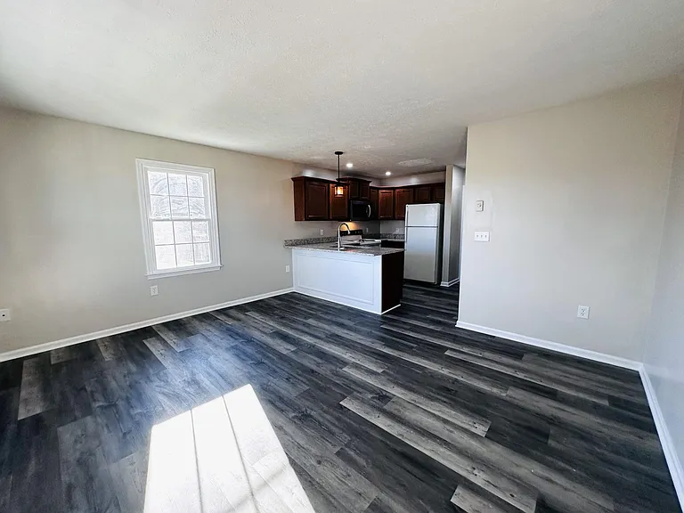 401 Woodland Cir #9 — Photo 3