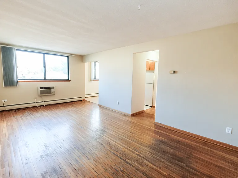 Randolph Apartments — Photo 40