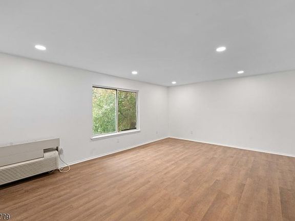 5th image of 68 Marlowe Ct #68