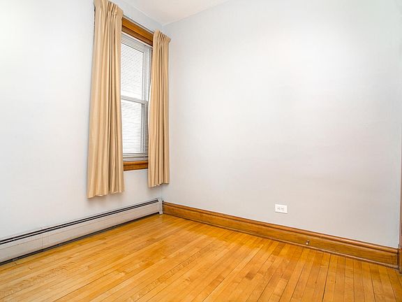 4th image of 4515 S Richmond St #1