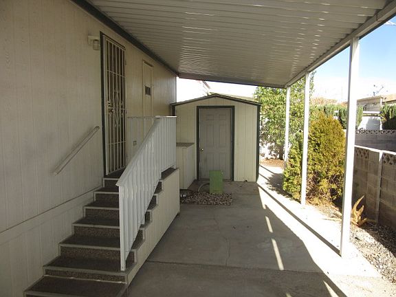 4th image of 5042 Royal Dr