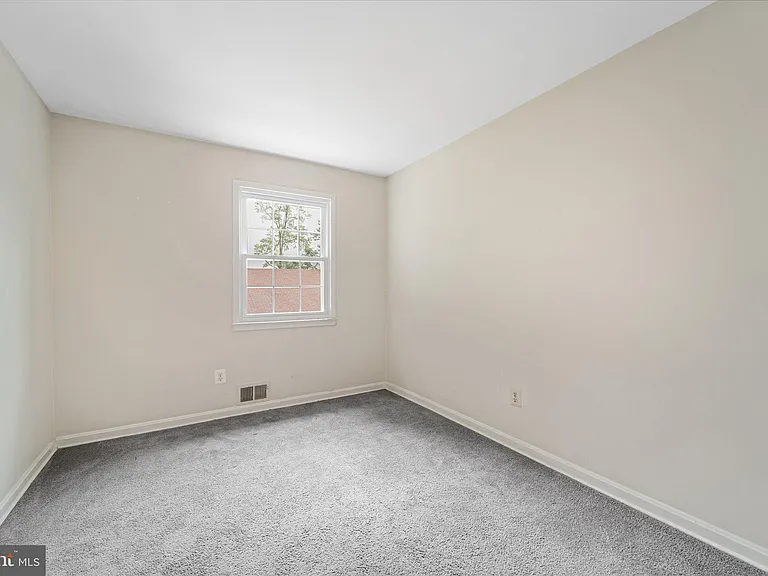 3885 Chain Bridge Rd — Photo 28