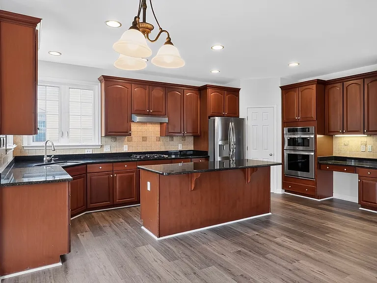 110 Plymouth Pl — Photo 6