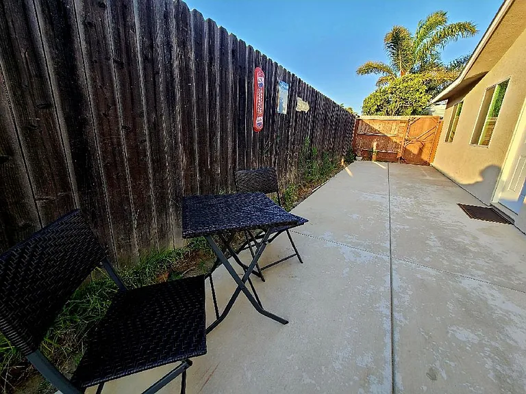 1409 N Thornburg St — Photo 19