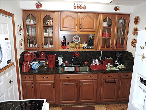 3rd image of 1731 Meadowbrook Ave