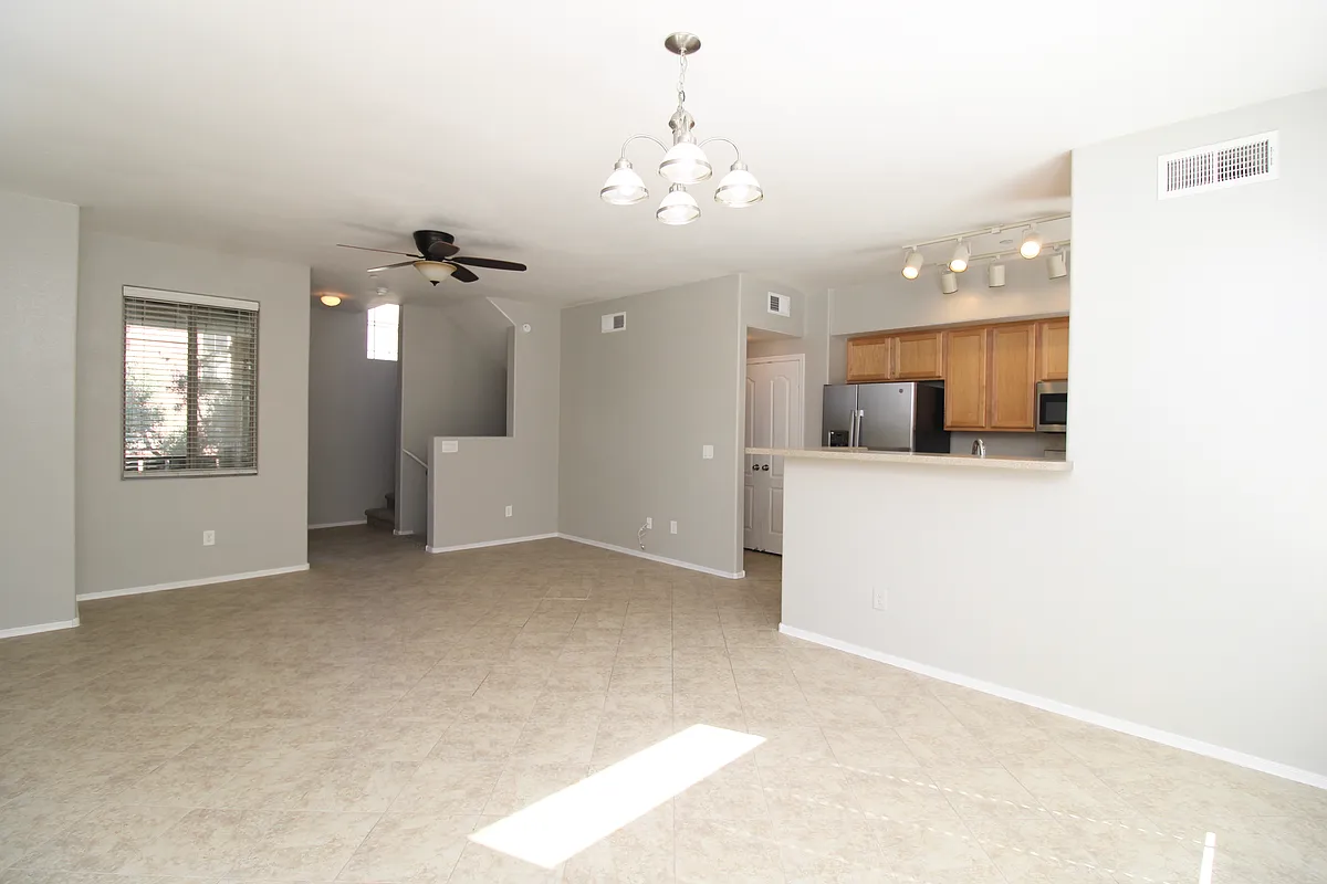 Building Photo - 900 S 94th St #1053