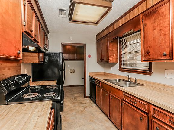 5th image of 509 Bruin Ave