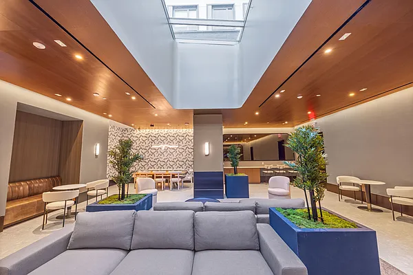 Rented by EXR | media 24