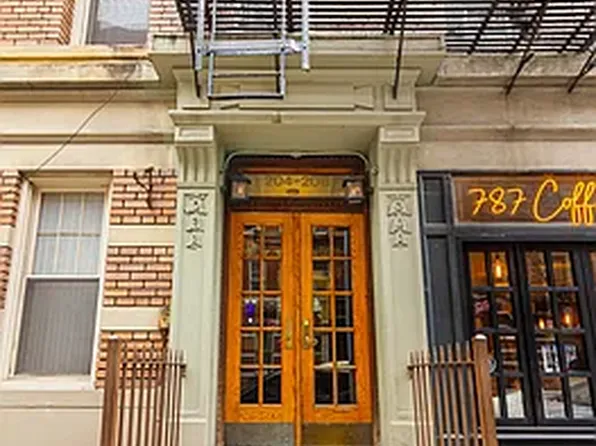 204 West 10th Street 18 image 7 of 8
