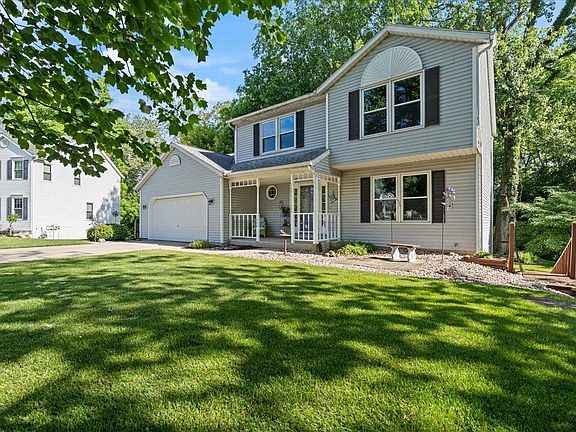 4th image of 208 S East Ridge Dr N