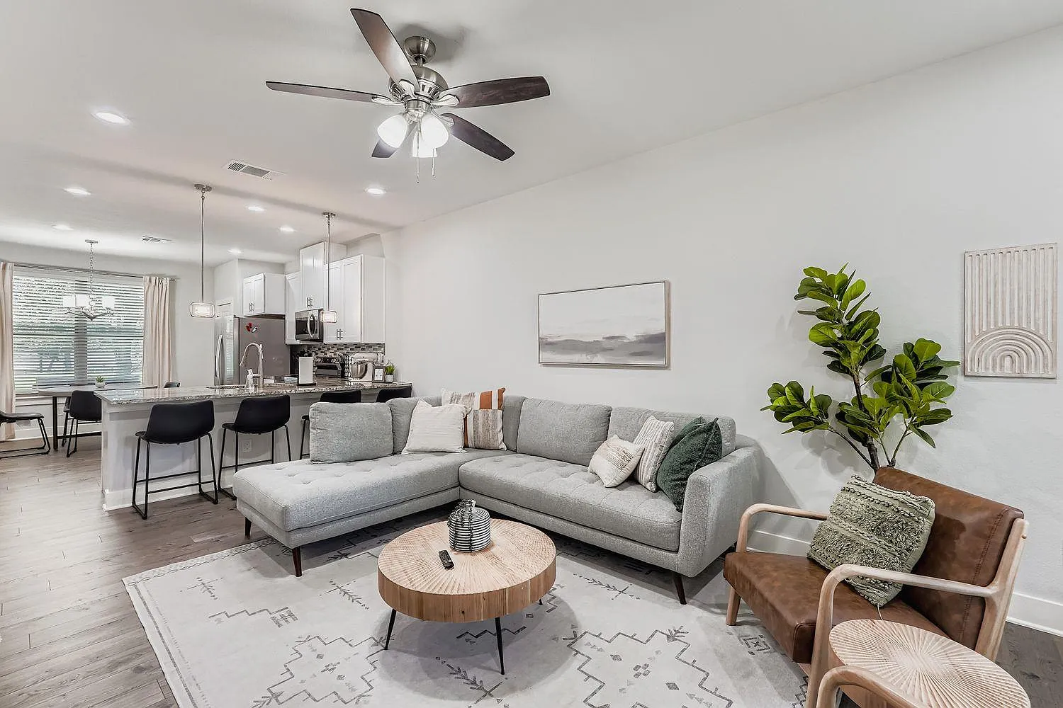 2 bed, 1.5 bath, 1156 sqft, $1,750 — Photo 1