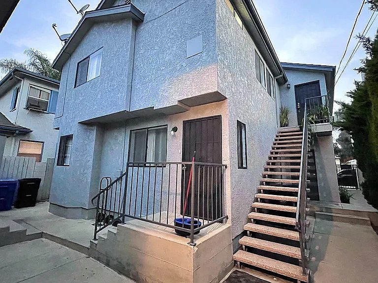 1st image of 688 W 15th St #1