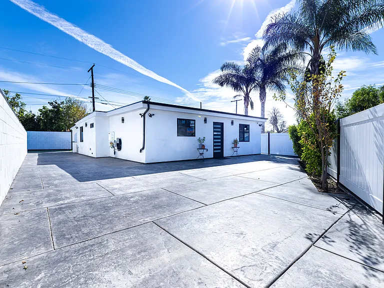 9738 N Lemona Ave — Photo 4