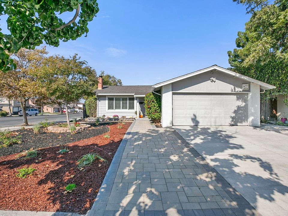 1st image of 399 Grandpark Cir