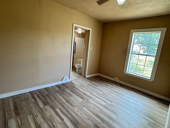 3rd image of 119 N Emerick St