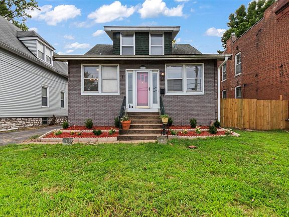 2nd image of 2038 McLaran Ave