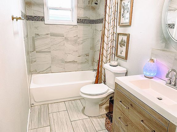 5th image of 413 Bella Vista St