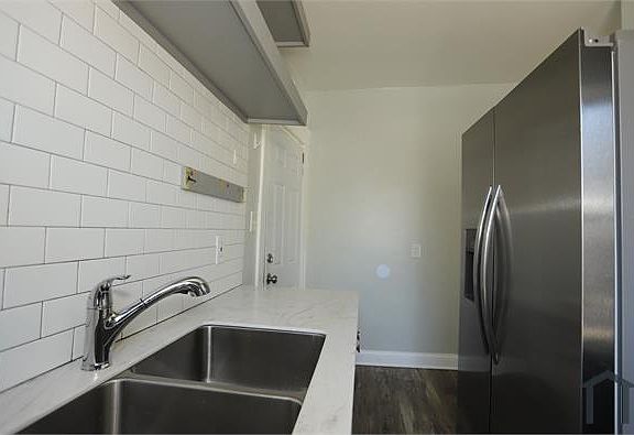 5th image of 8518 Rosewood Ave #Up