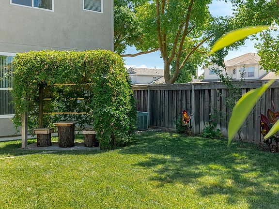 3rd image of 1505 Portola St