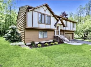 7 Carriage Ct, Randolph, NJ 07869