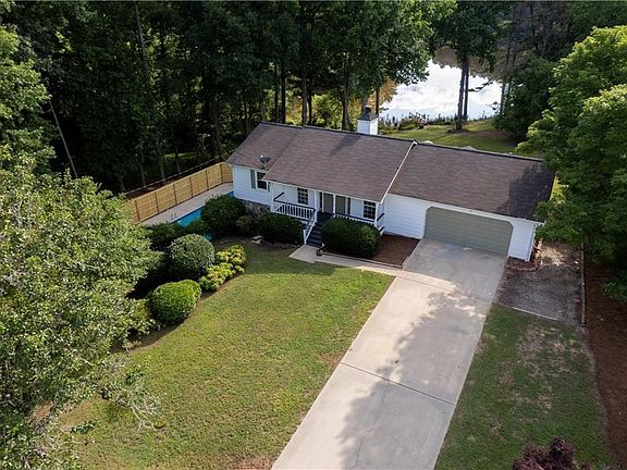 3rd image of 60 Lakeside Dr