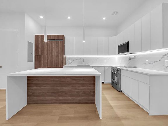 2nd image of 520 W End Ave APT 3