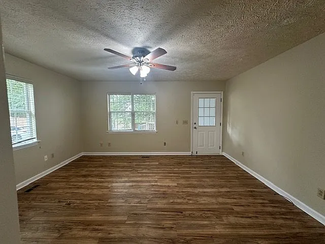 2 bed, 1000 sqft, $1,950 — Photo 2