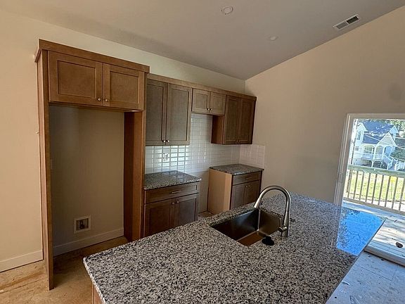 4th image of 1042 Hightower Rd NW