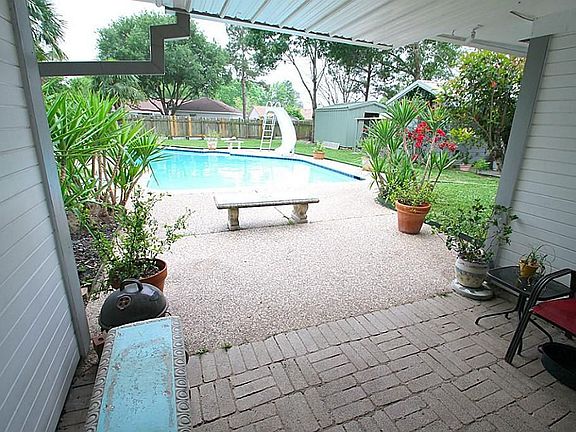 COVERED PORCH