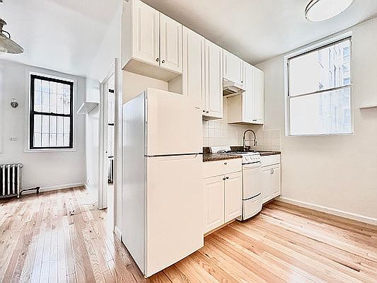 2nd image of 303 W 106th St APT 3