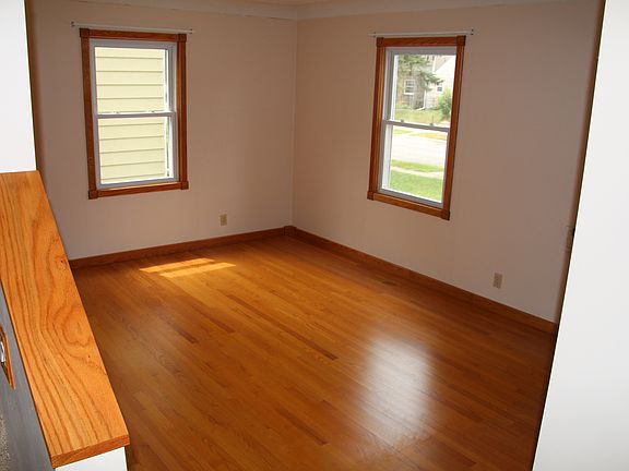 5th image of 3527 2.5 St NE