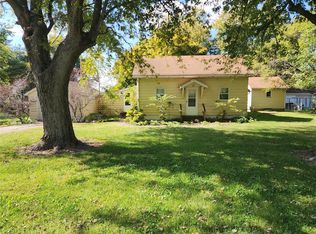 111 S 7th St, New Douglas, IL