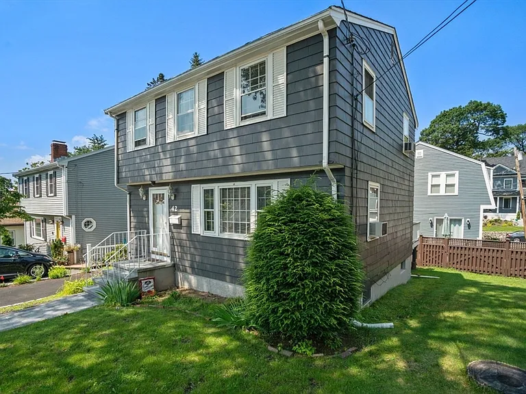42 Rockland Ave — Photo 26