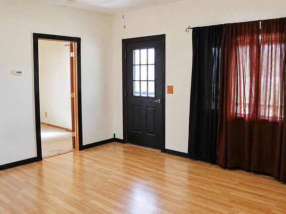 4th image of 413 E Bell St