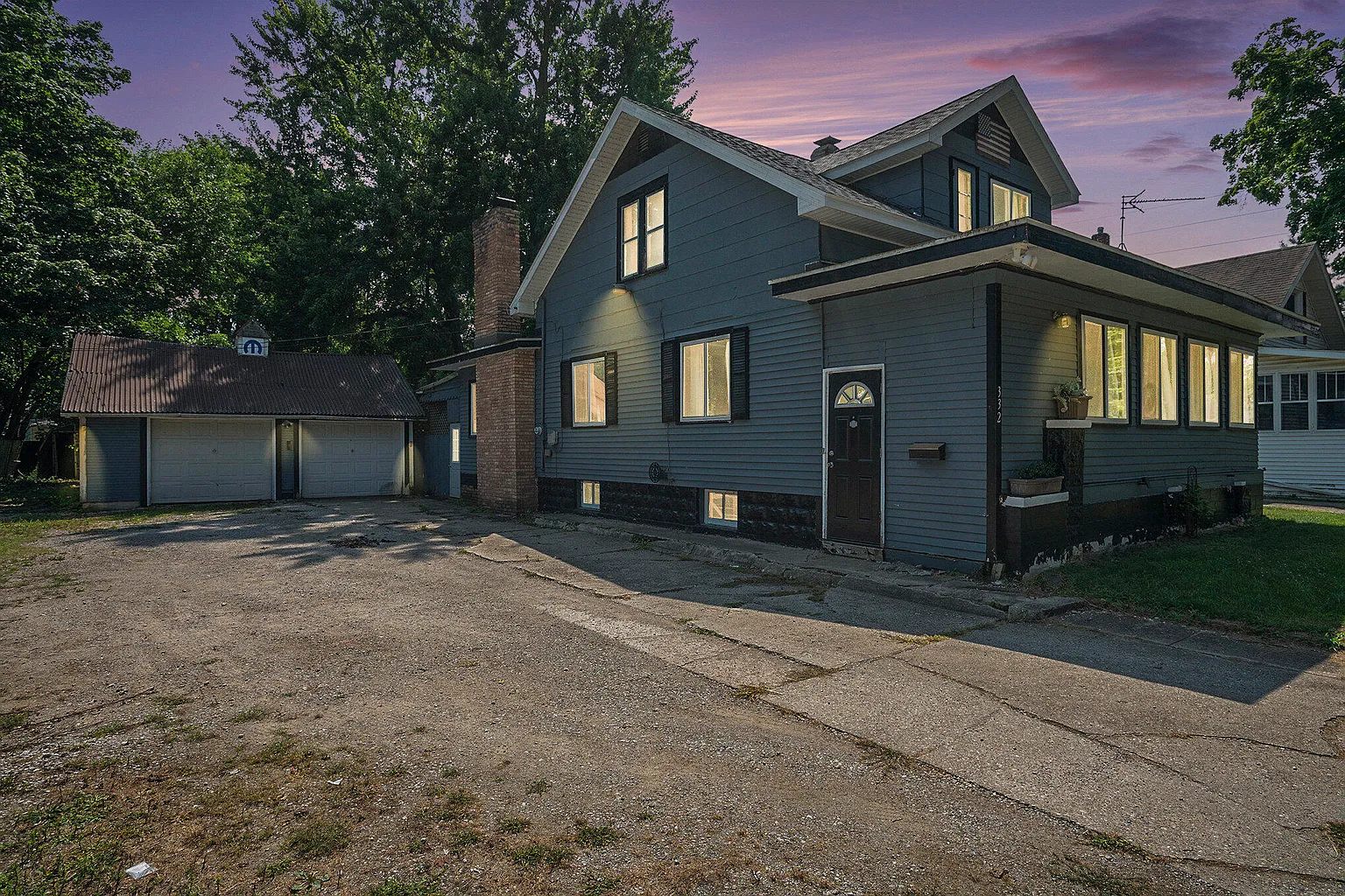 332 S Hooker Ave photo 1