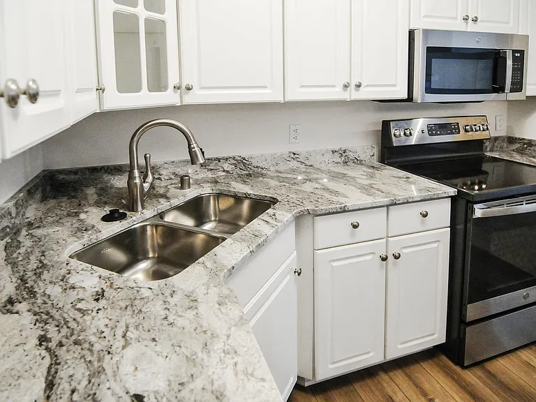 Yorktown Estates Apartments — Photo 19