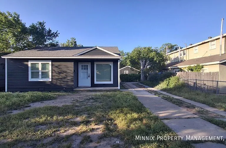 2608 6th Ave — Photo 2