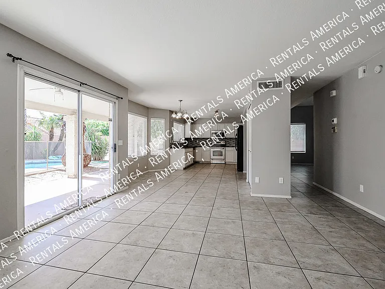 2361 W Myrtle Dr — Photo 12