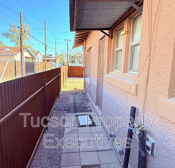724 E Drachman St — Photo 17